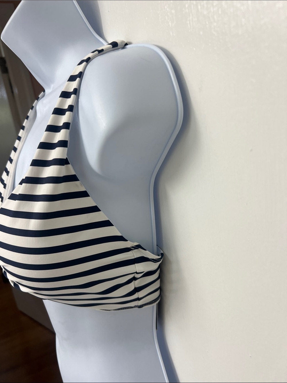 Lauren Ralph Lauren Women's Blue & White
Striped V-Neck Bikini Top Size 14 - Picture 4 of 14